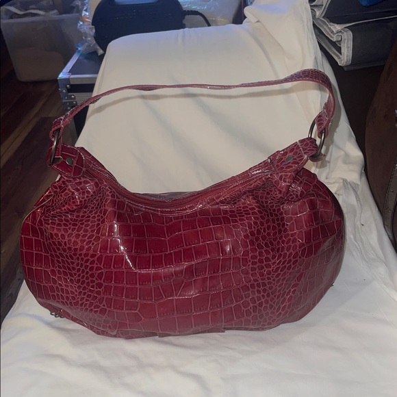 GLO Red Crocodile-Embossed Shoulder Bag - Picture 2 of 13